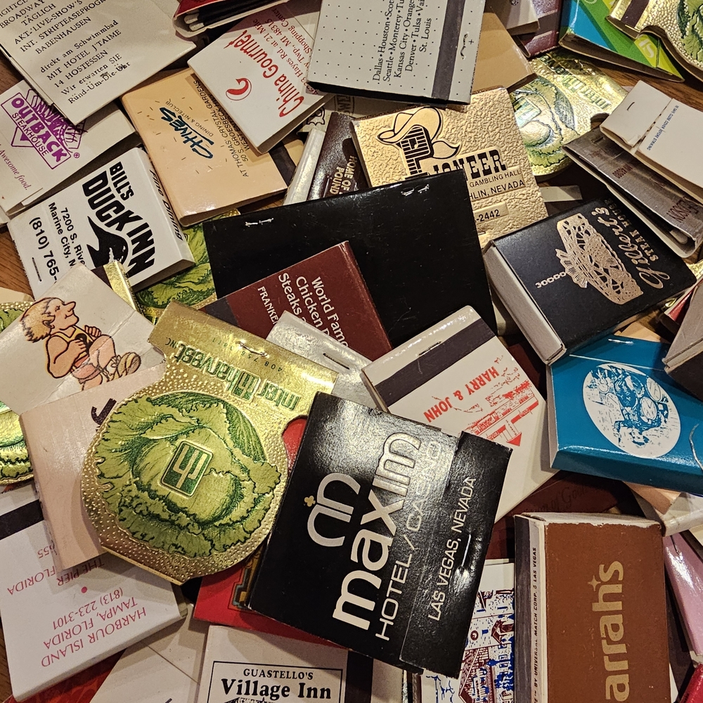 10 Matchbooks - Assorted Vintage Matchbook Lot - 10 Random Matchbooks - Picture 7 of 8